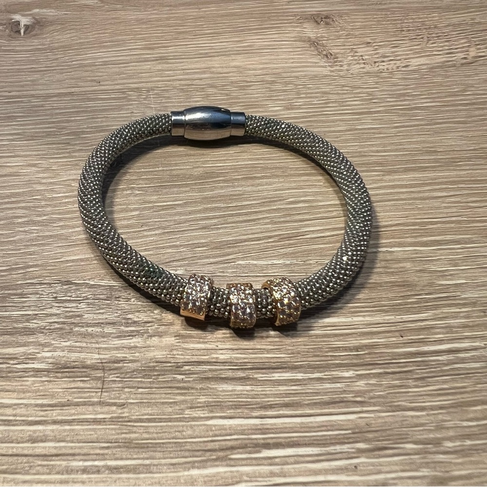 Elegant Mesh Bracelet with Gold Accents